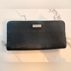 Furla Black Leather Zip wallet